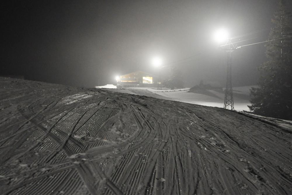 Bergbahn-Pistenbeleuchtung-Apollo-1.jpg